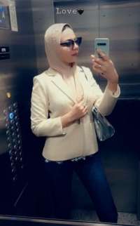 Alev-alev otelde buluşan hanım Ela