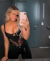 Ateşli dans yapan bayan Melahat