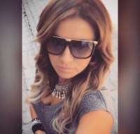 Benzersiz masaj yapan kadın Ilhan