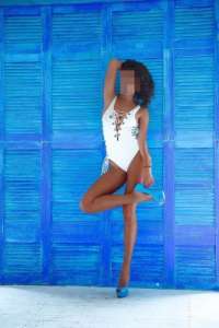 Çekici saksocu kız Fevziye