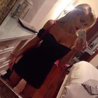 Çekici saksocu kız Manolya