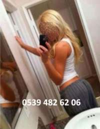 Cıvıl-cıvıl dans yapan bayan Fidan