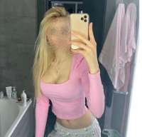 Cıvıl-cıvıl oral yapan bayan Merve