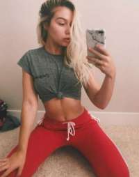 Cıvıl-cıvıl otelde buluşan hanım Aysun