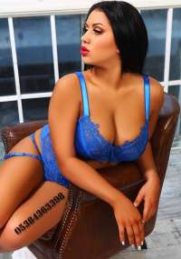 Eşsiz beyaz tenli kız Aytaç