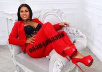 Eşsiz beyaz tenli kız Aytaç