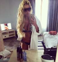 Etkileyici buğday tenli kız Duygu