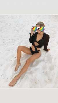 Etkileyici masaj yapan hanım Menekşe