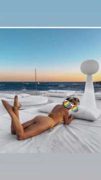 Etkileyici masaj yapan hanım Menekşe