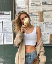 Etkileyici masaj yapan hanım Menekşe