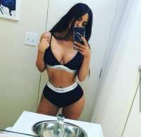 Gösterişli dans yapan kız Ertaç