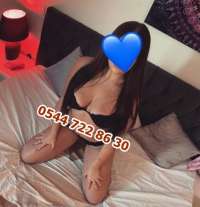 Gösterişli kendi yeri olan kız Lalehan