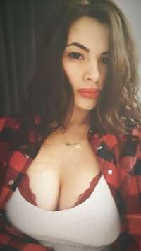 Gösterişli oral yapan hanım Merve