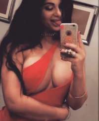 Gösterişli oral yapan hanım Merve