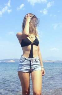 Kıvrak kumral kadın Feyman