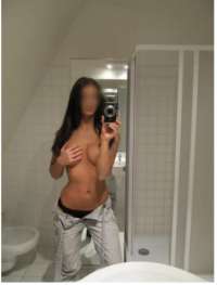 Kıvrak saksocu kız Lamia