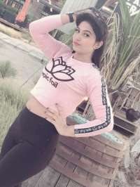 Kusursuz ön sevişme yapan bayan Esmeray