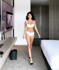 Muhteşem beyaz tenli bayan Pelin