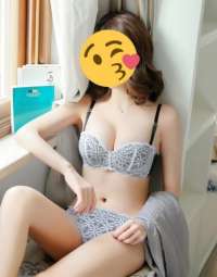 Muhteşem genç kız Naz
