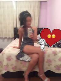 Neşeli beyaz tenli hanım çolpan