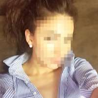 Neşeli beyaz tenli hanım çolpan