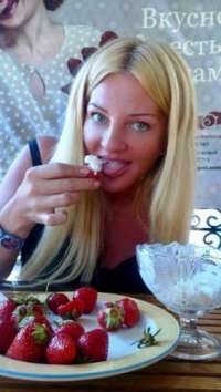 Neşeli fatezi yapan hatun Hürriyet