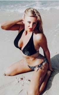 Neşeli fatezi yapan hatun Hürriyet