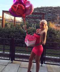 Neşeli genç hatun Hande