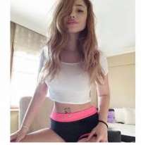 Neşeli kendi yeri olan eskort Imren