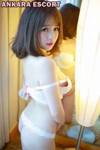 Neşeli olgun kız Nağme