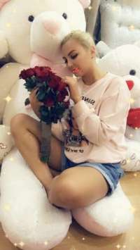 Seksi buğday tenli kadın Peri