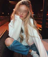 Seksi sarışın bayan Olcay