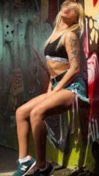 Şık dans yapan kız Ajda