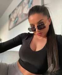 Şık kumral kız Ayça