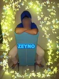 Şık saksocu hanım Gülben