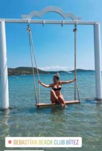 Şımarık buğday tenli kız Eda